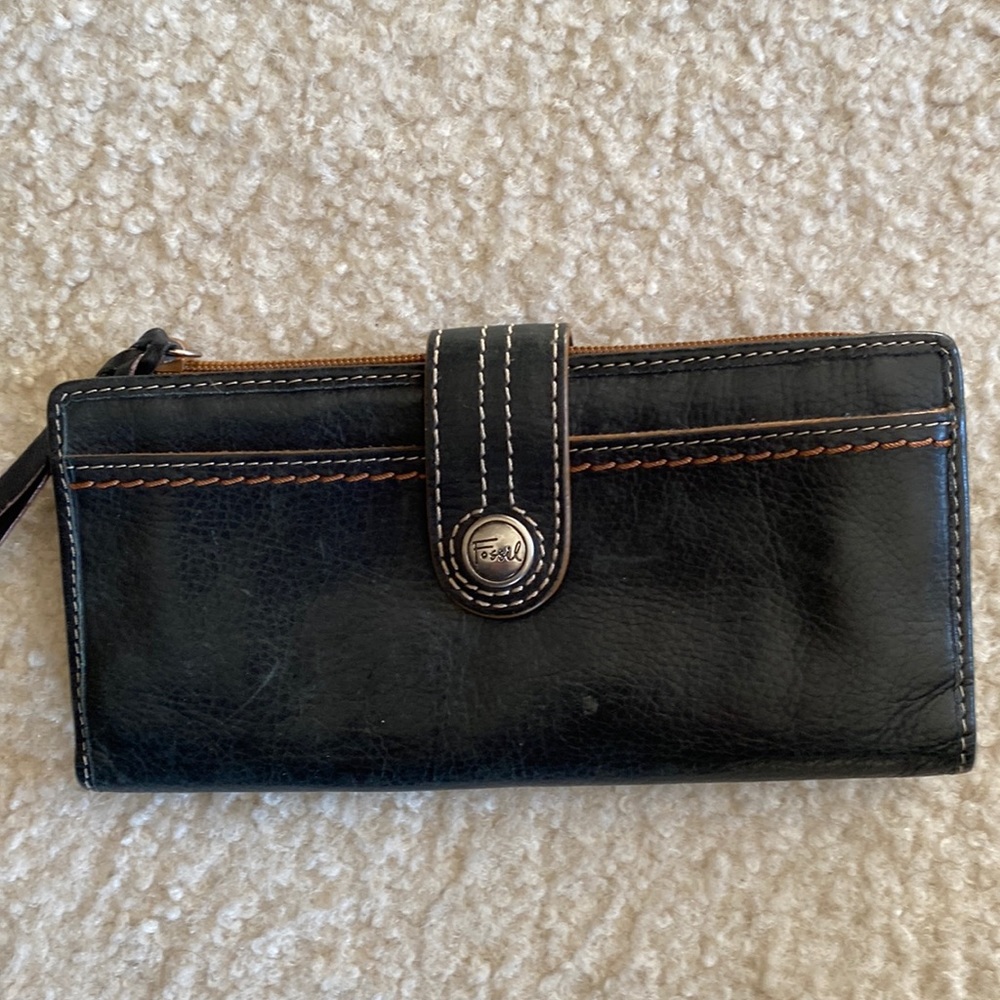 Fossil women wallet almost new